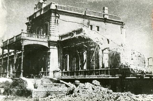 Разрушенный железнодорожный вокзал, август 1943 г.